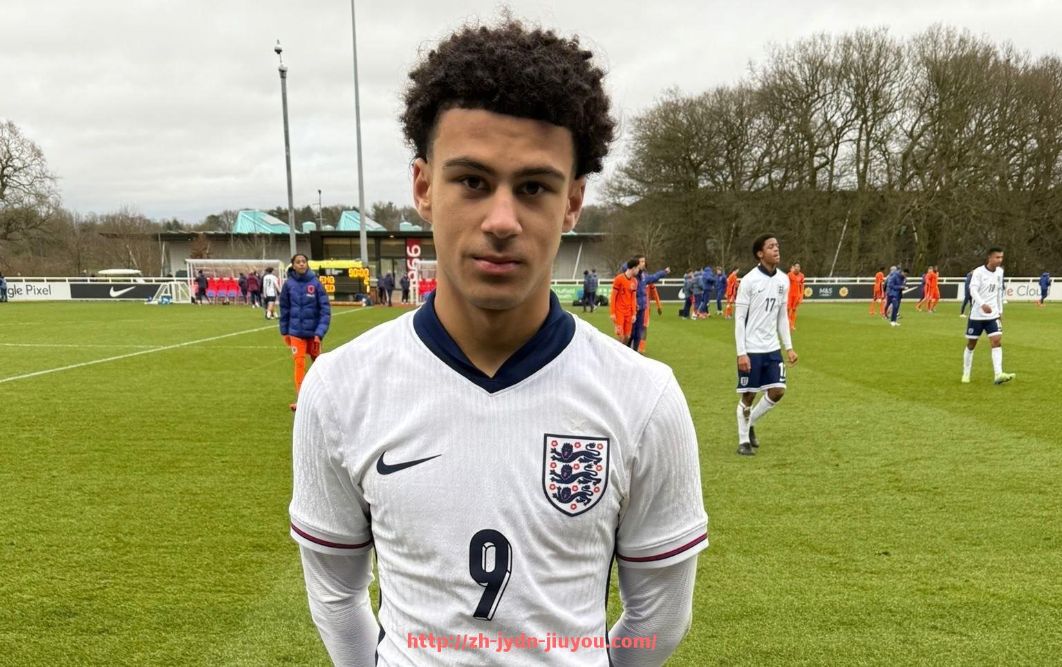 九游jiuyou-世俱杯比赛封面图视觉设计趋势与主视觉策略分析